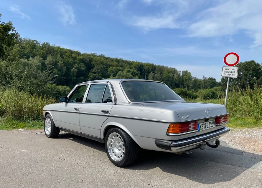 Mercedes W123 mit 7 und 8x16